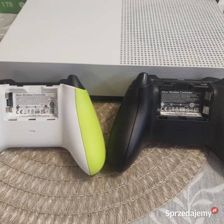 Xbox One S 1TB 2 Pady Xbox SX Pełen zestaw Konsole i automaty łódzkie sprzedam