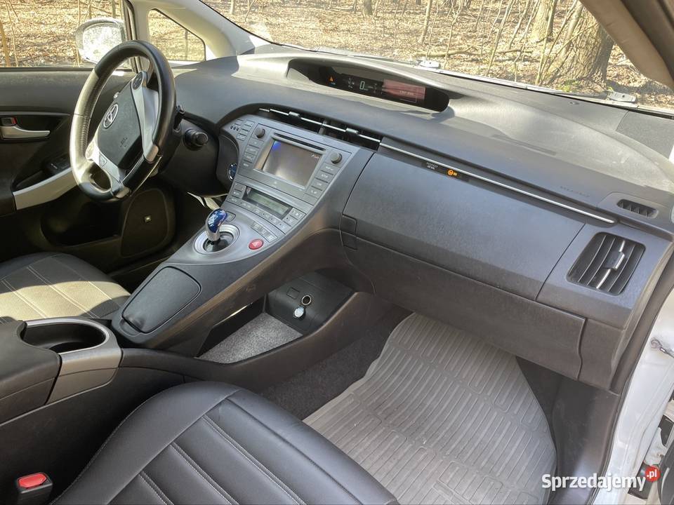 Toyota Prius 18 hybryda executive faktura marża 122KM