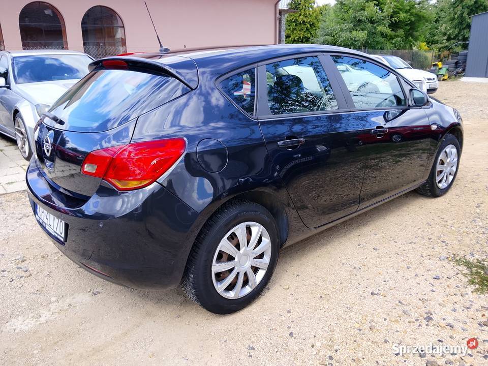 Opel Astra J 2011 Okazja nieuszkodzony Astra Miechów