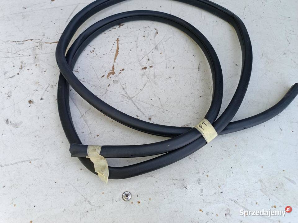 USZCZELKA DRZWI PRAWY TYŁ NISSAN QASHQAI J11