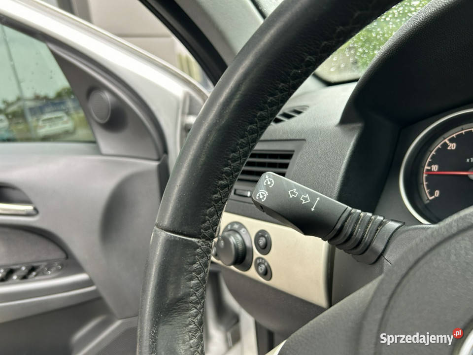 Opel Astra PDC tempomat multifunkcja navi srebrny śląskie