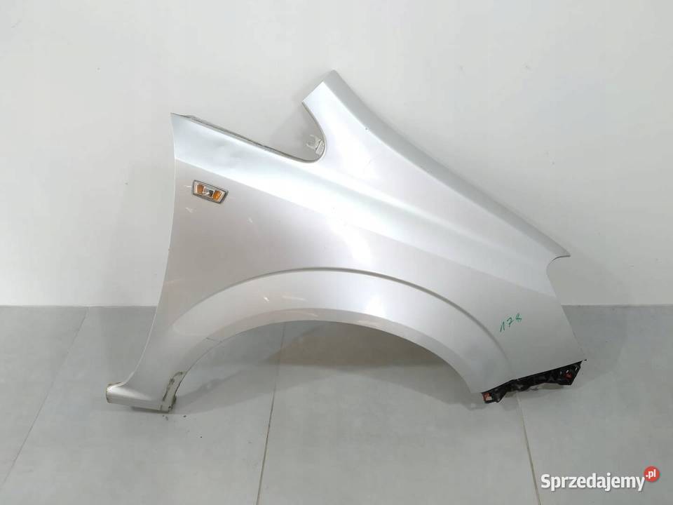 BŁOTNIK PRAWY PRZÓD SREBRNY Z157 Opel Zafira II Rok produkcji 2005