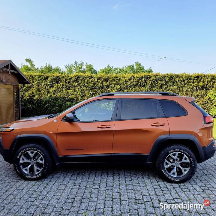 Sprzedam Jeep Cherokee Trailhawk LPG światła do jazdy dziennej Cherokee Podwarpie
