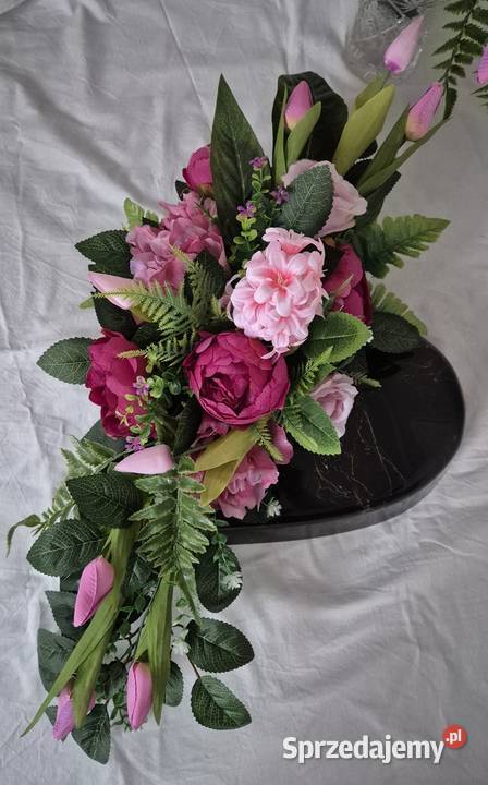 Kompozycja wiosenna stroik na cmentarz w sercu Pleszew