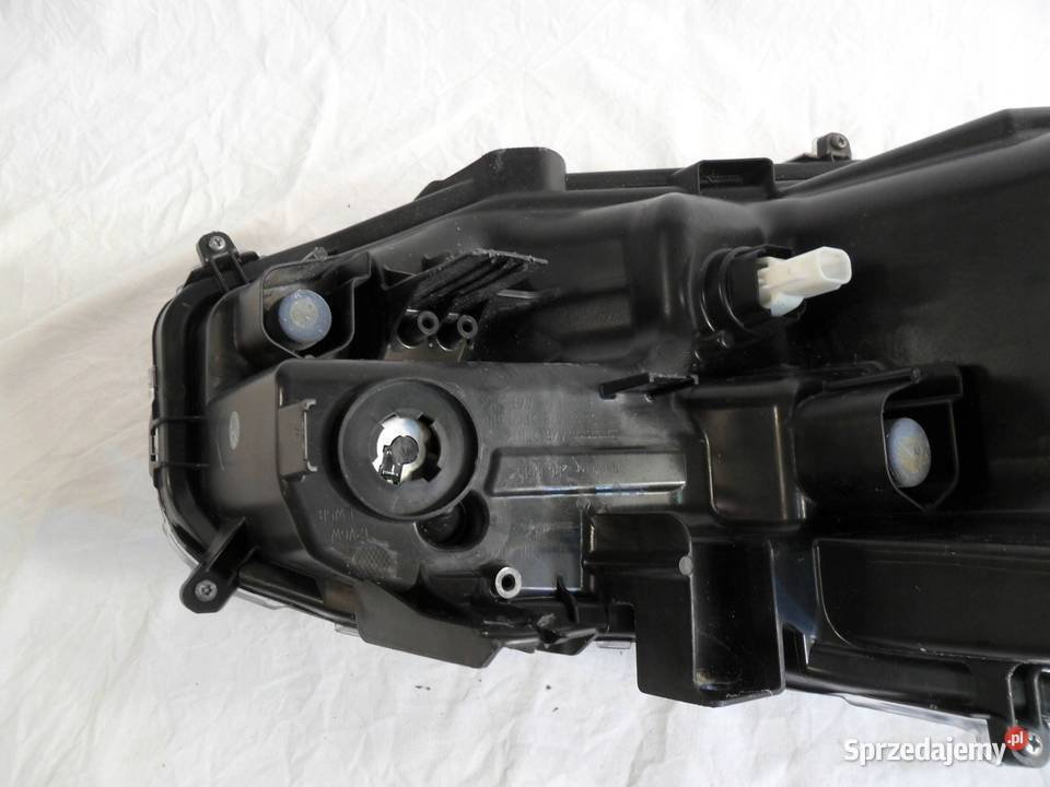 REFLEKTOR PRZÓD STRONA LEWA TOYOTA YARIS CROSS osobowe Nowy Tomyśl