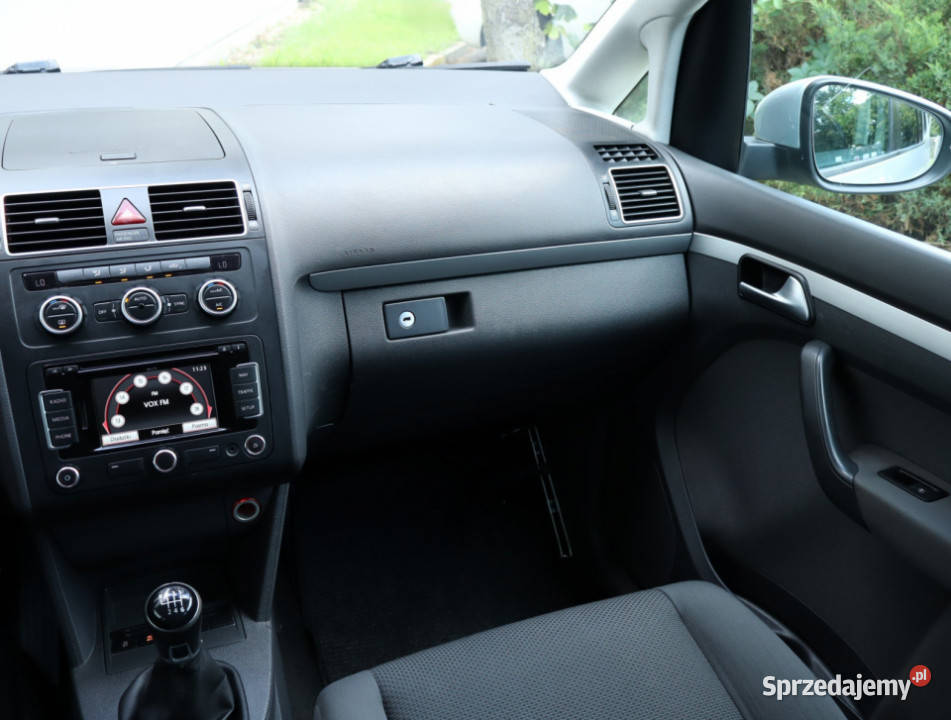 VW Touran 16 TDI srebrny Piaseczno