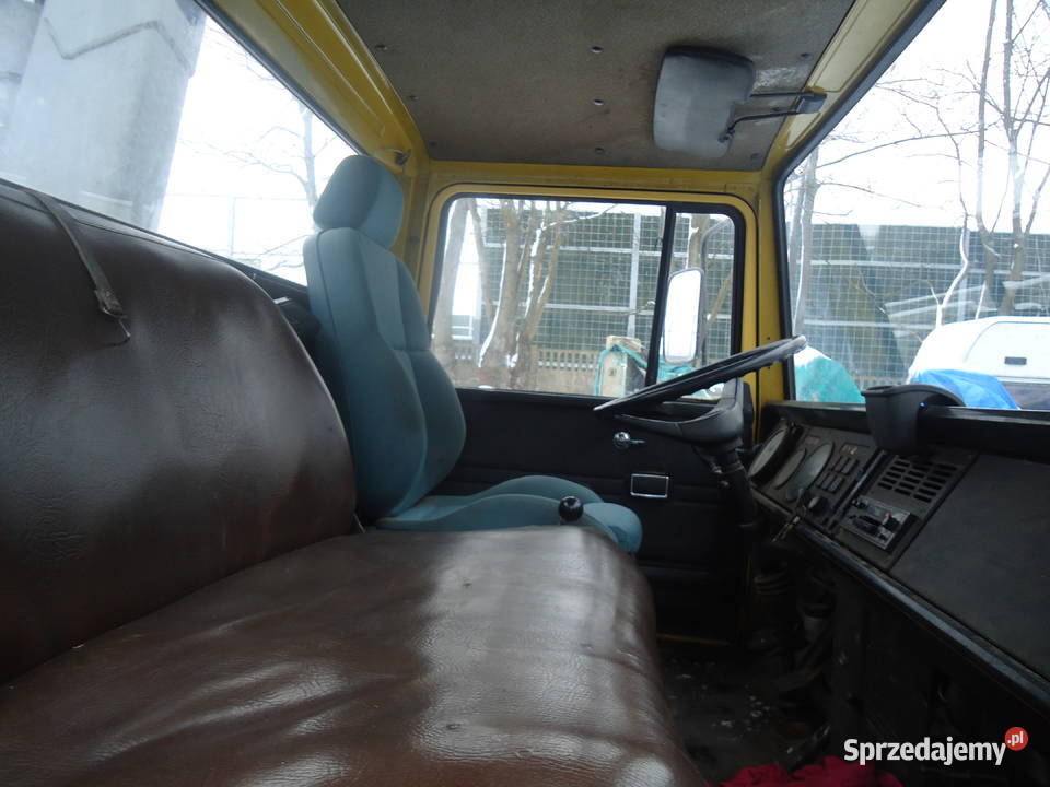 Samochód ciężarowy Mercedes 813 z HDS Koszalin