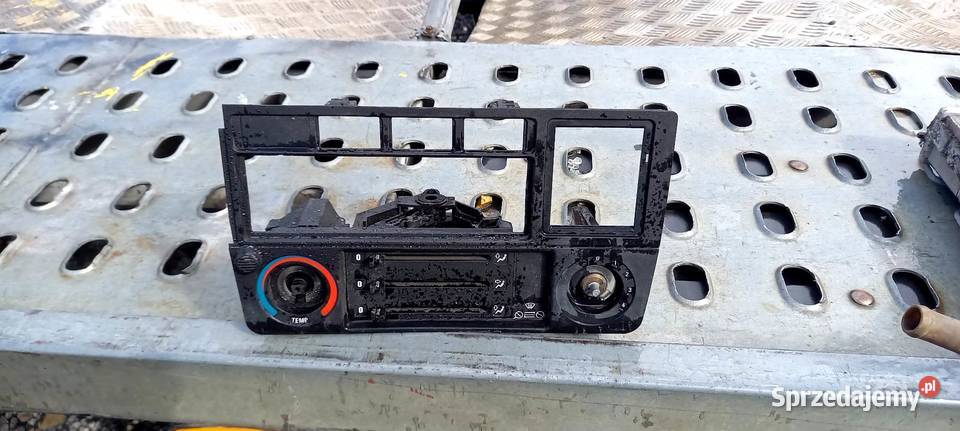 PANEL NAWIEWU OGRZEWANIA RAMKA BMW E30 ogrzewanie Modlniczka