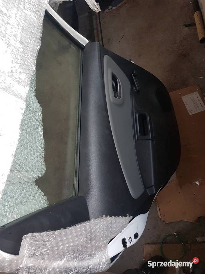 drzwi tylne lewe Toyota yaris III 1500cm3 Świerklany