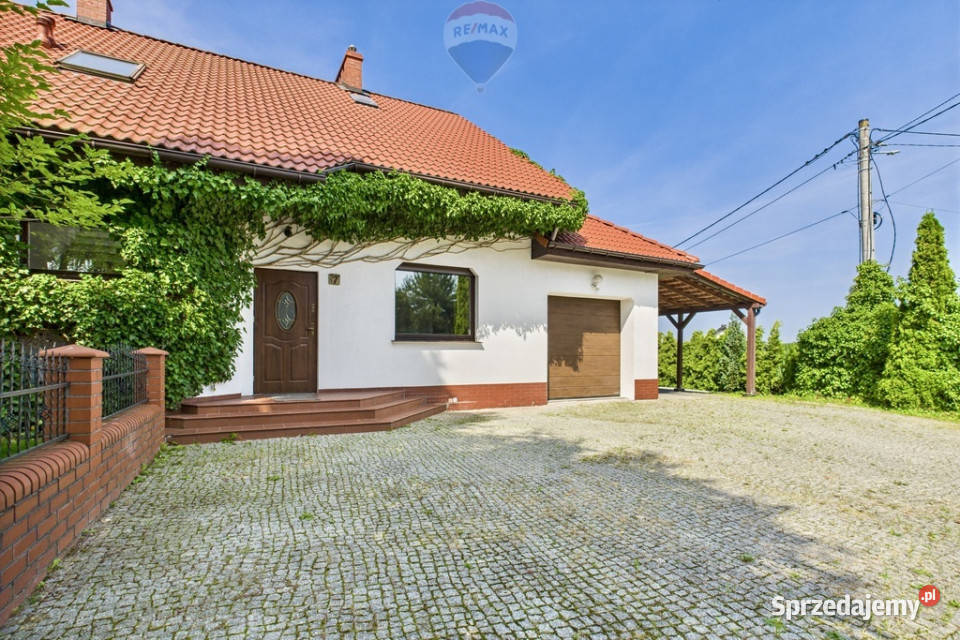 Dom z krytym basenem i pięknym ogrodem 346m2