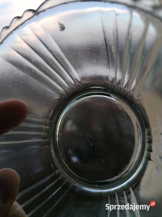 Stare szklane miseczki w kolorze zieleni