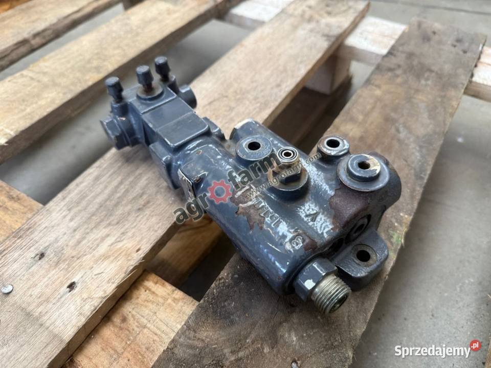 Zawór hamulcowy Ford 7840 sprzedam