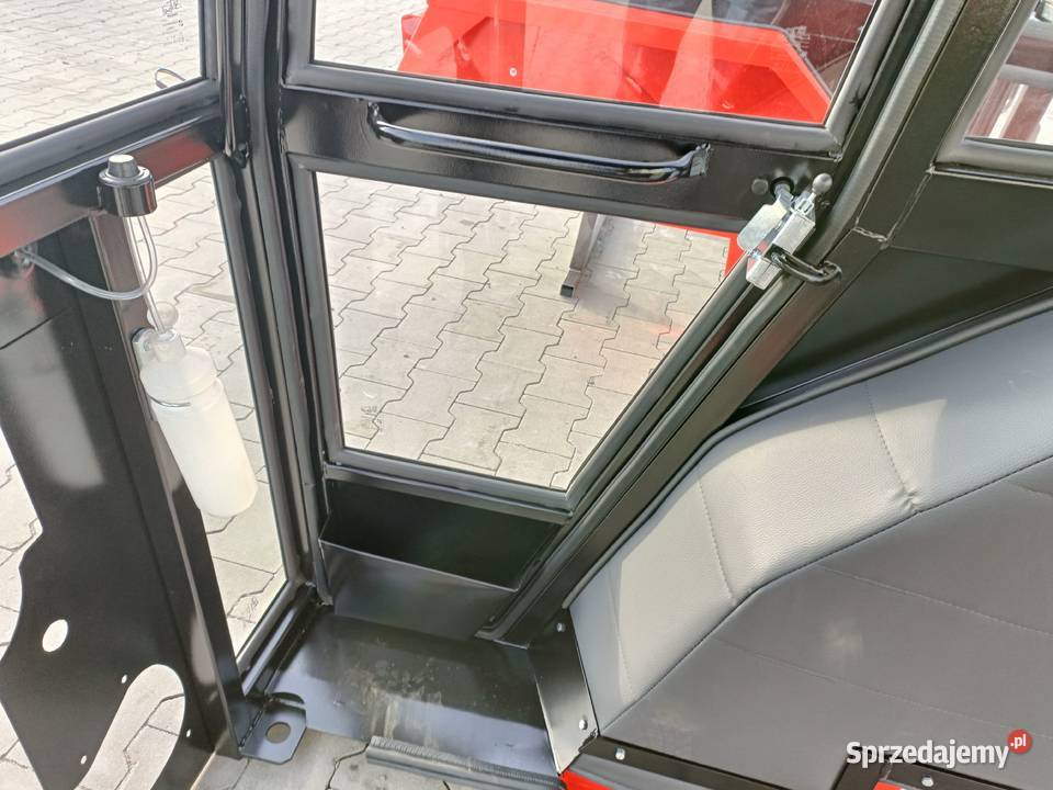 Kabina ciągnikowa NAGLAK do c330 z błotnikami MF nieuszkodzony Tarnogród sprzedam