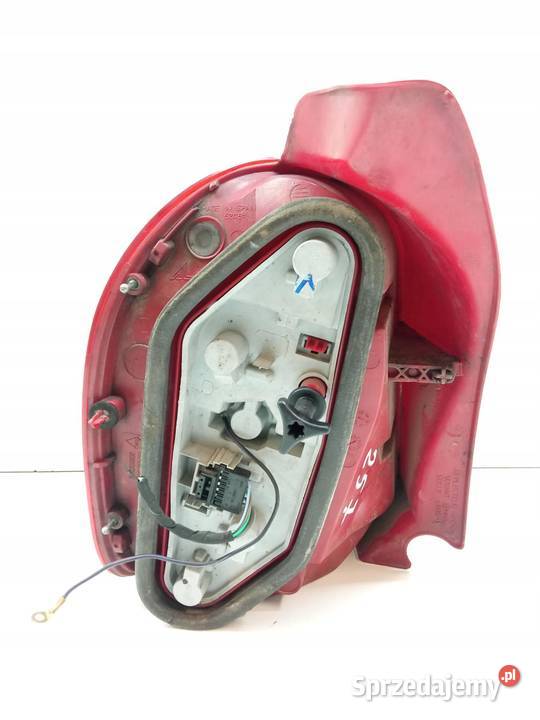 LAMPA TYŁ PRAWA EU 8200658413 Renault Modus I