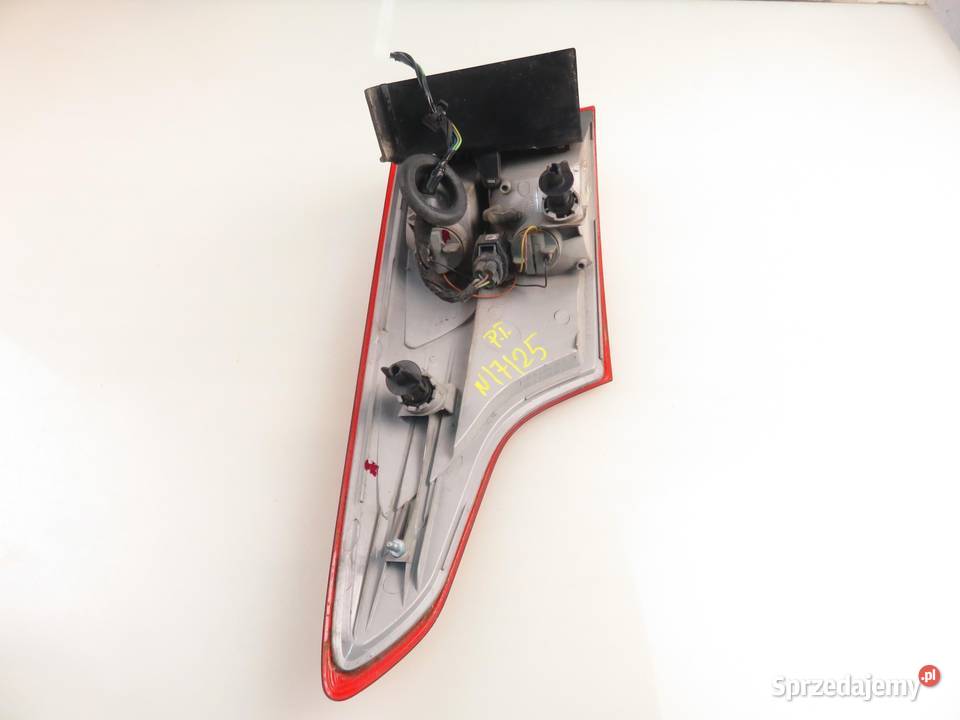 LAMPA PRAWA TYLNA FORD FOCUS MK3 Turnier