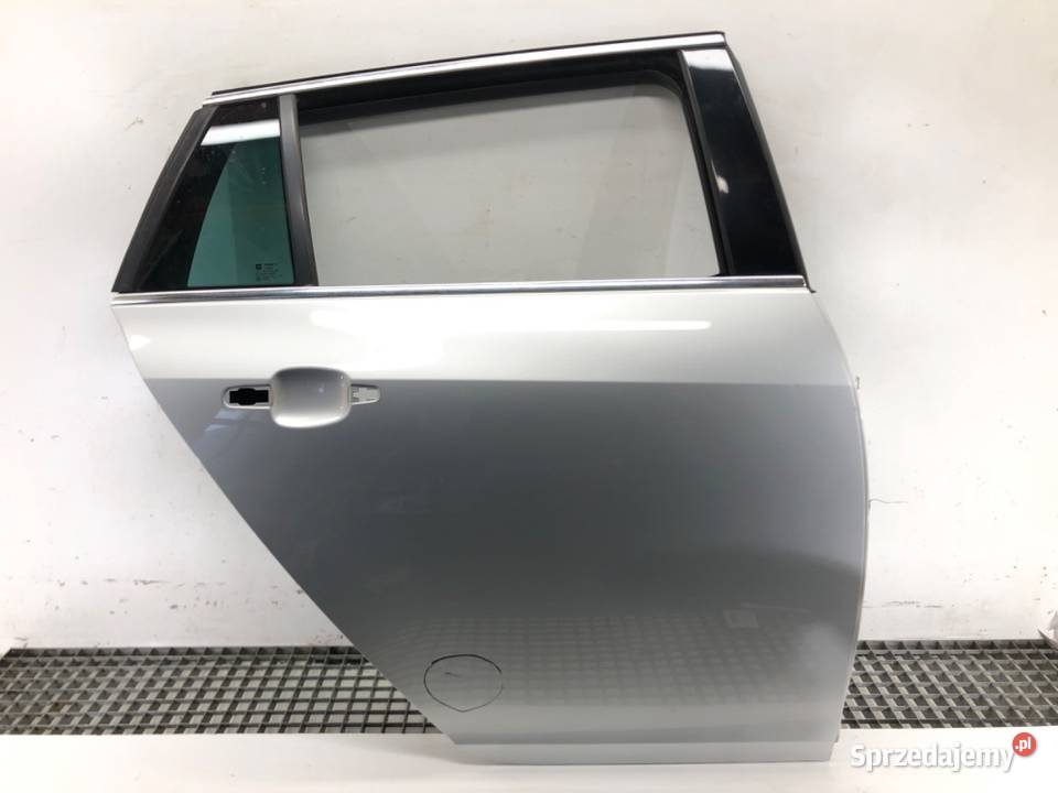 DRZWI TYŁ PRAWE OPEL INSIGNIA A Kombi 0817 Drzwi podkarpackie
