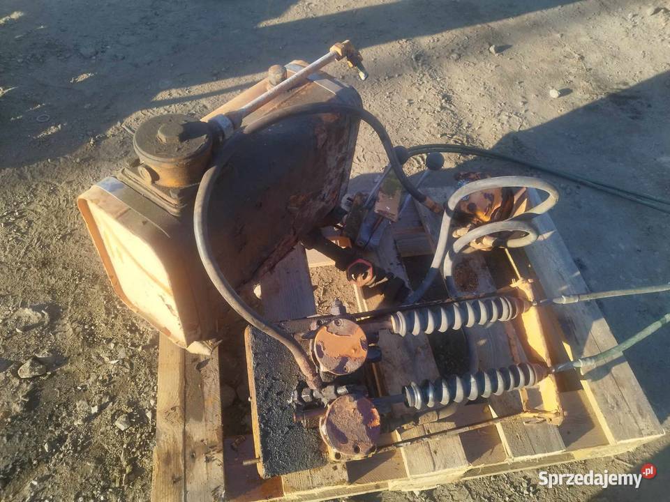 Silnik hydrauliczny z rozdzielaczem ręcznym i Strzyżew