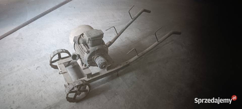 Młynek śrutownik z silnikiem Czubrowice