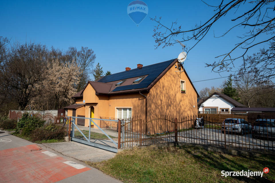 Gotowy biznes dom z 6 mieszkaniami asfalt Kraków