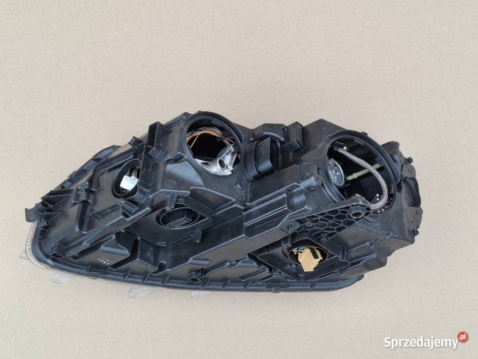 SKODA OCTAVIA 3 III REFLEKTOR PRAWY BIXENON LED Bieleń