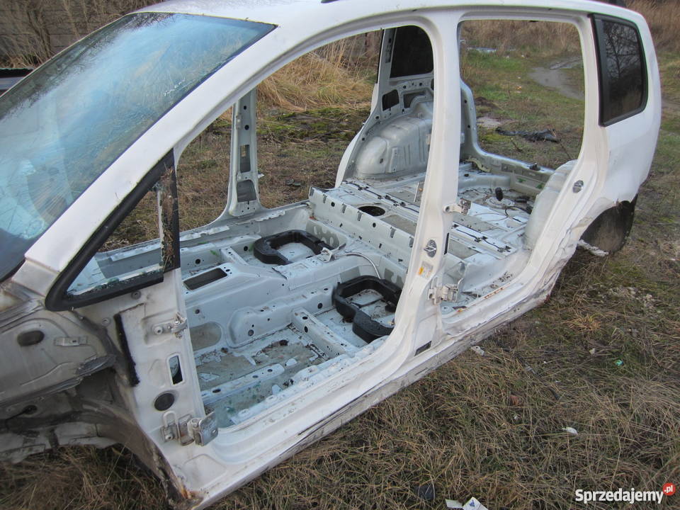 VW TOURAN 2005 20 TDI USZKODZONY ZAREJESTROWANY Rok produkcji 2005 Turek