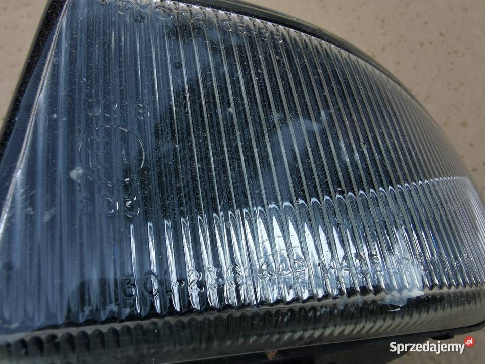 Halogen przeciwmgielne lewy toyota Avensis t22