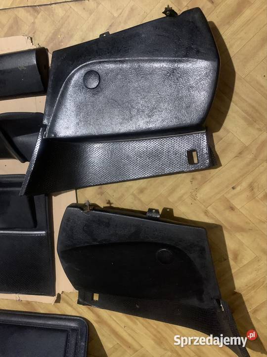 BMW e24 1980r tapicerka drzwi boczki tył Mszana