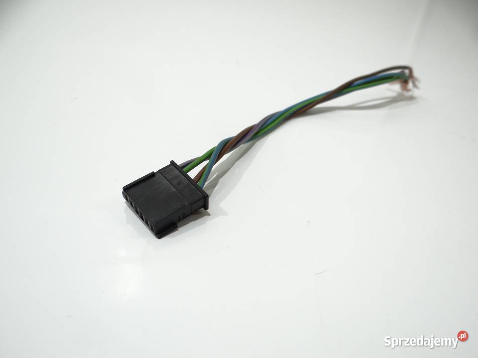 KOSTKA WTYCZKA LAMPY TYŁ W BŁOTNIK BMW F11 Strzyżewice