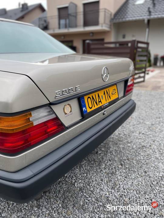 Mercedes W124 300E super stan wąska listwa W124