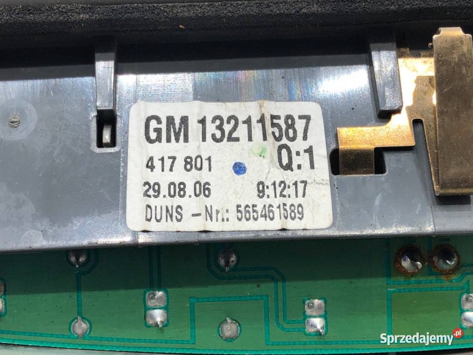 LAMPA STOP OPEL ZAFIRA B 13211587 Minivan 0519 Światła stop