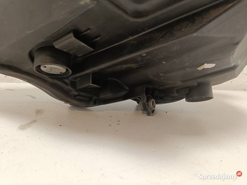 Lampa przednia prawa Volkswagen Transporter T61