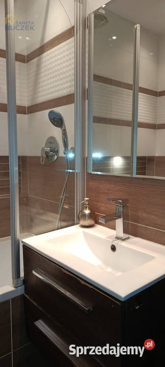 Sprzedam 3pokojowe mieszkanie Alei 600lecia w oddzielna kuchnia sprzedam