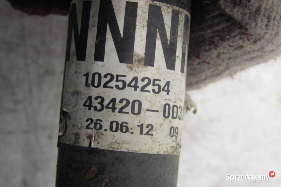 PÓŁOŚ LEWA PRZEDNIA PRZÓD 13 VVTi TOYOTA YARIS osobowe sprzedam