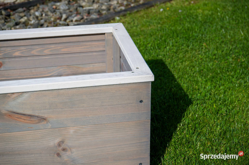 Drewniana donica ogrodowa