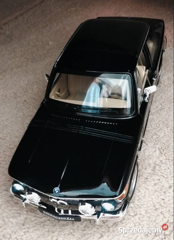 Nowy model BMW 2002 Tii w skali 118 Kutno