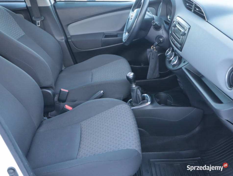 Toyota Yaris 10 VVTi benzyna