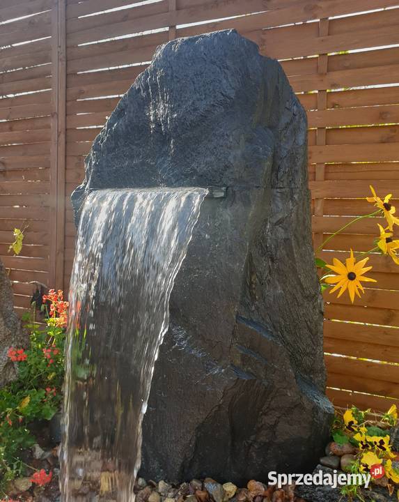 Fontanna ogrodowa kamien naturalny głaz led Bodzanów