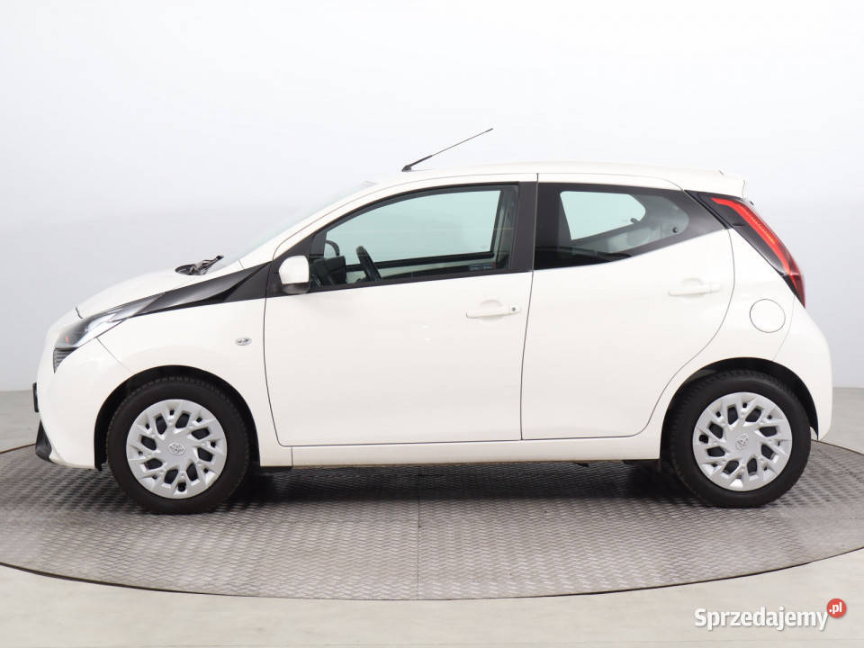 Toyota Aygo 10 VVTi isofix Samochody osobowe dolnośląskie Bielany Wrocławskie