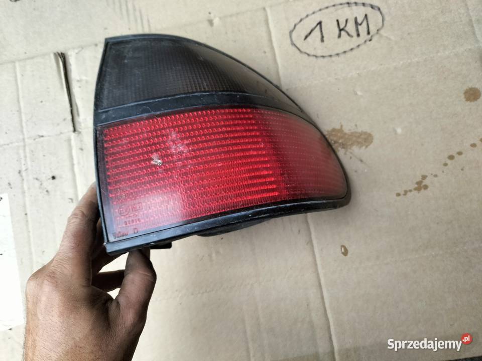 LAMPA TYŁ TYLNA PRAWA LAGUNA 1 osobowe Kamień-Kolonia