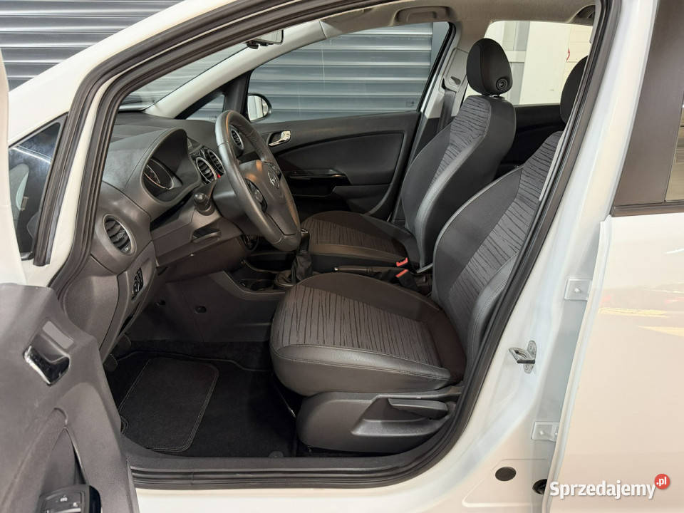 Opel Corsa 90tyśkm Stan perfekt Bezwypadkowa 1WŁ manualna Chechło