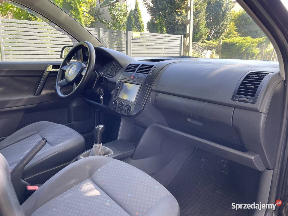 ŁadnyVolkswagenPolo2003r12Gaz5DrzwiWspKierAlufelg czarny Polo Zduńska Wola