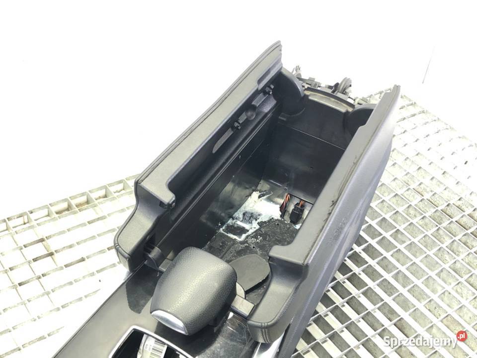 PODŁOKIETNIK MERCEDES W212 Kombi 0916