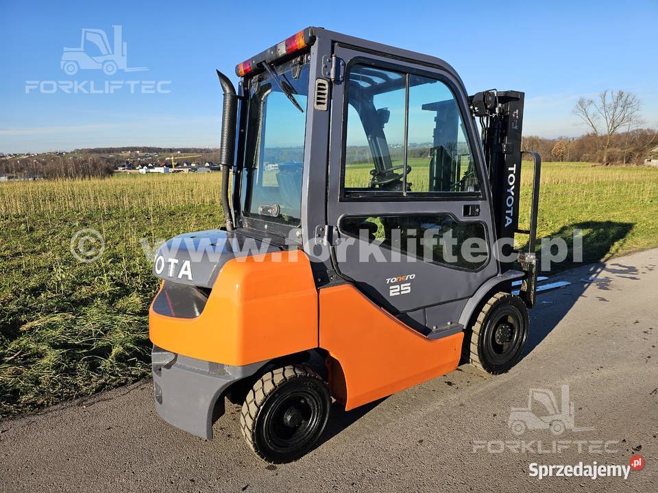 Wózek widłowy TOYOTA 8FDF25 kabina przesuw diesel Lędziny