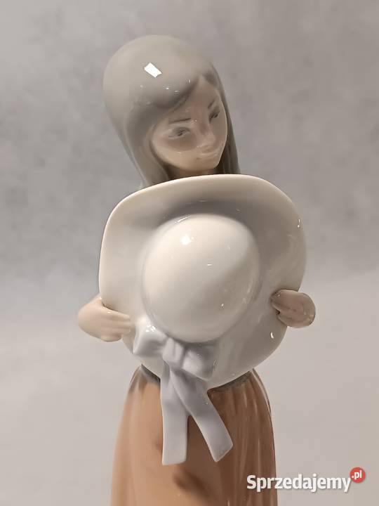 LLADRO 5007 Bashful Dziewczyna z kapeluszem Stargard