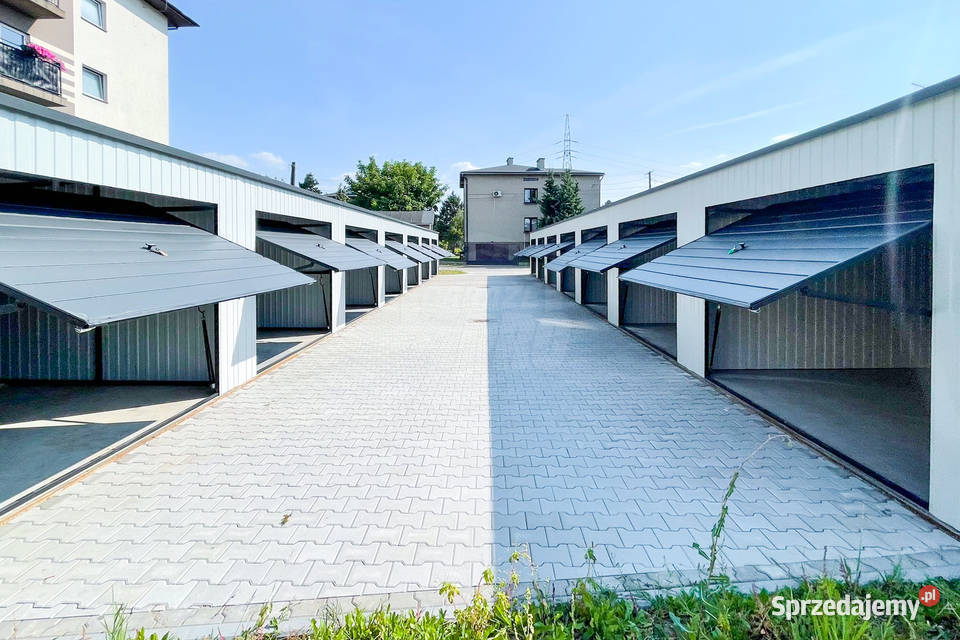 Rząd garaży 28x55m 7x bramy uchylne dach spad w Nieruchomości