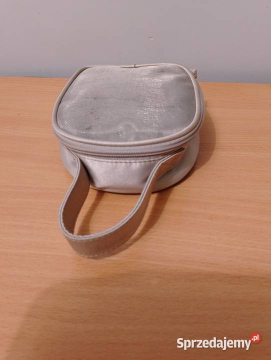 KOSMETYCZKA BODY SHOP satynowa srebrna z rączką Złotniki