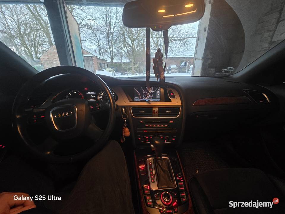 Sprzedam A4B8 27Tdi czarny Police