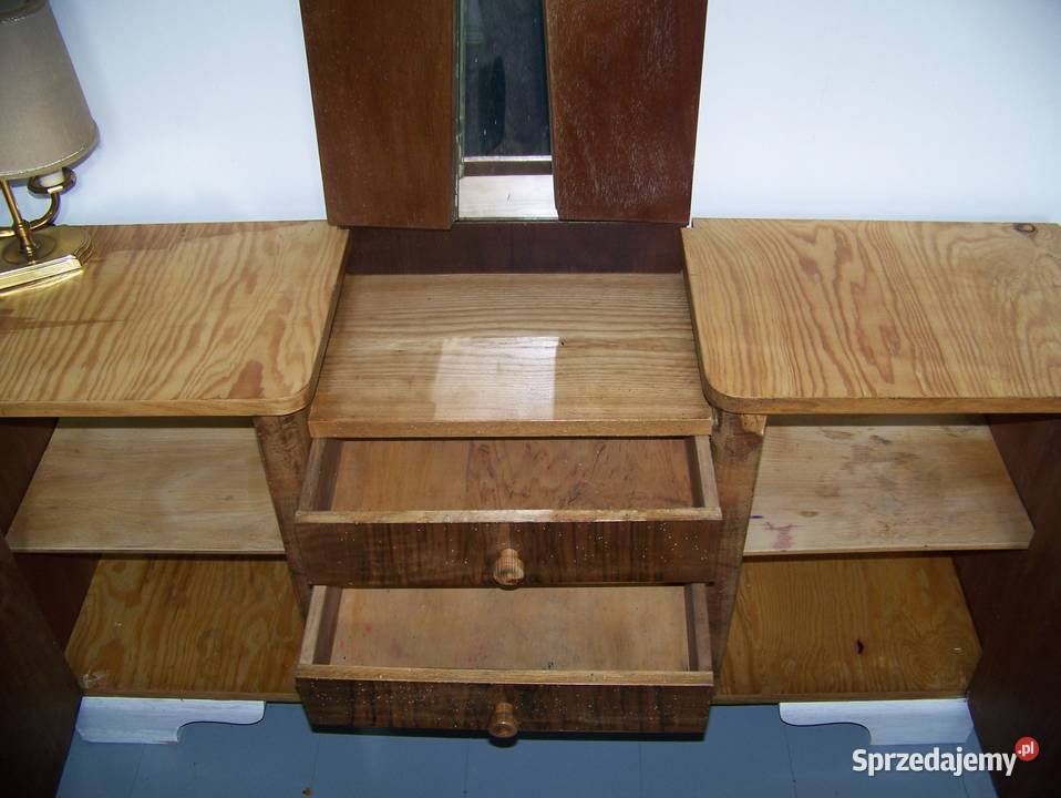 toaletka drewniana z lustrem składanym Dargikowo sprzedam