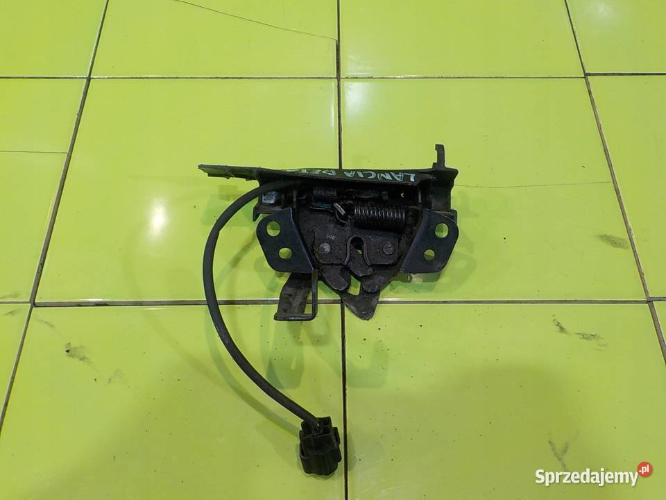 LANCIA BETA 20 B 83r COUPE 2D zamek maski Suków