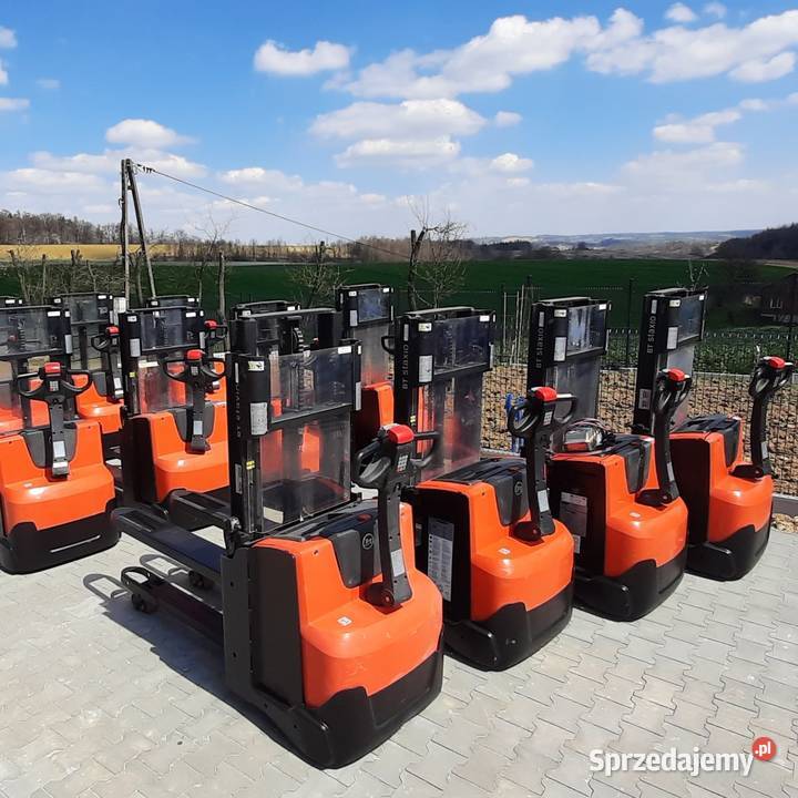 Paletowy wózek elektryk z masztem mała sprzedam